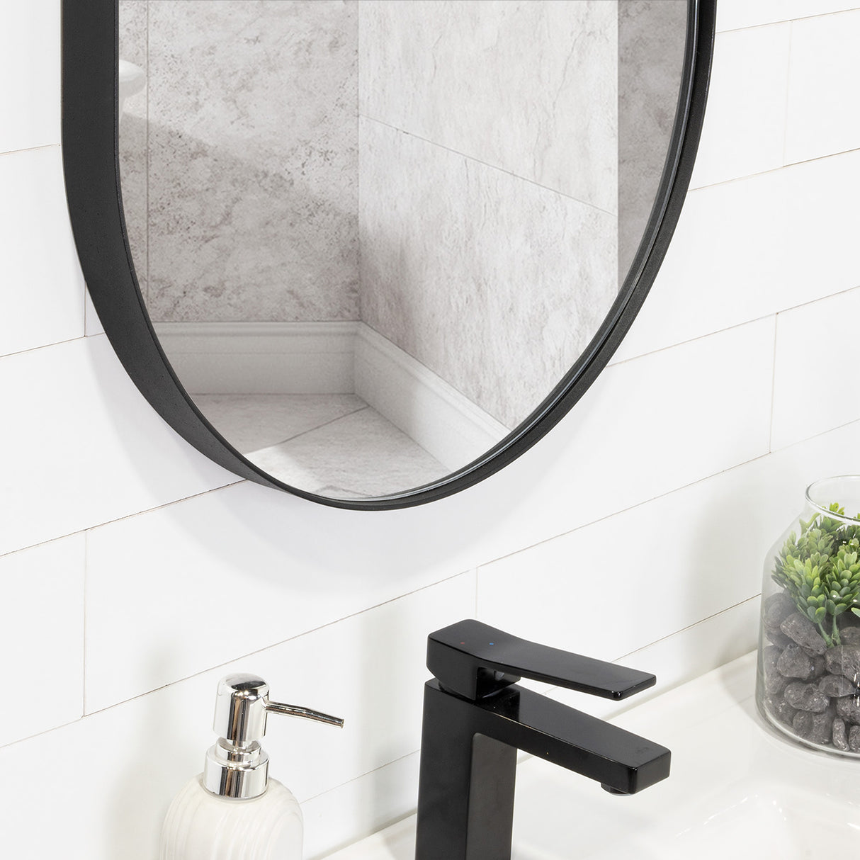 Espejo de Pared Lukman Negra 50x100cm Ovalado con Marco Metalico - Espejos Decorativos | Bylmo