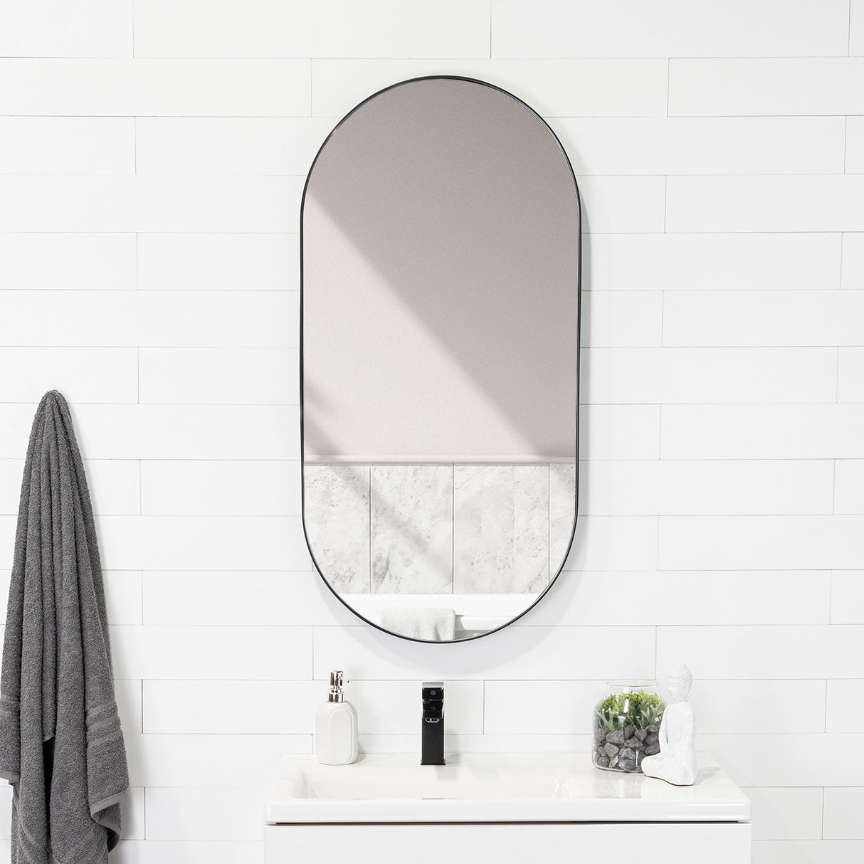 Espejo de Pared Lukman Negra 50x100cm Ovalado con Marco Metalico - Espejos Decorativos | Bylmo