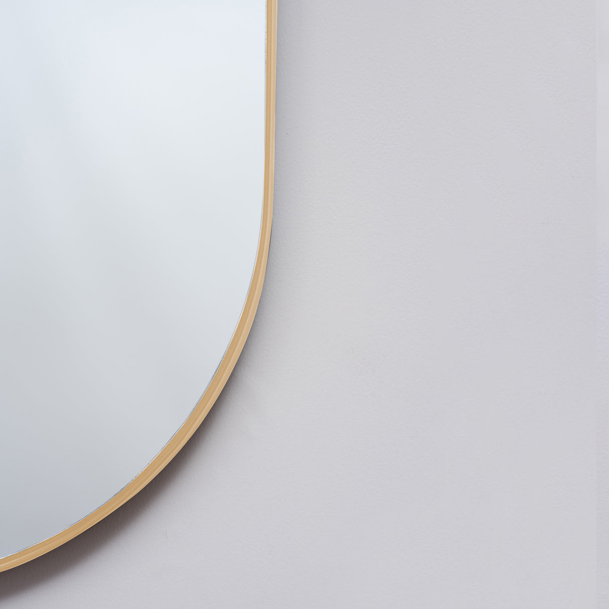 Espejo Lyon Ovalado Dorado 40x80cm con Marco Metálico - Espejos Decorativos | Bylmo