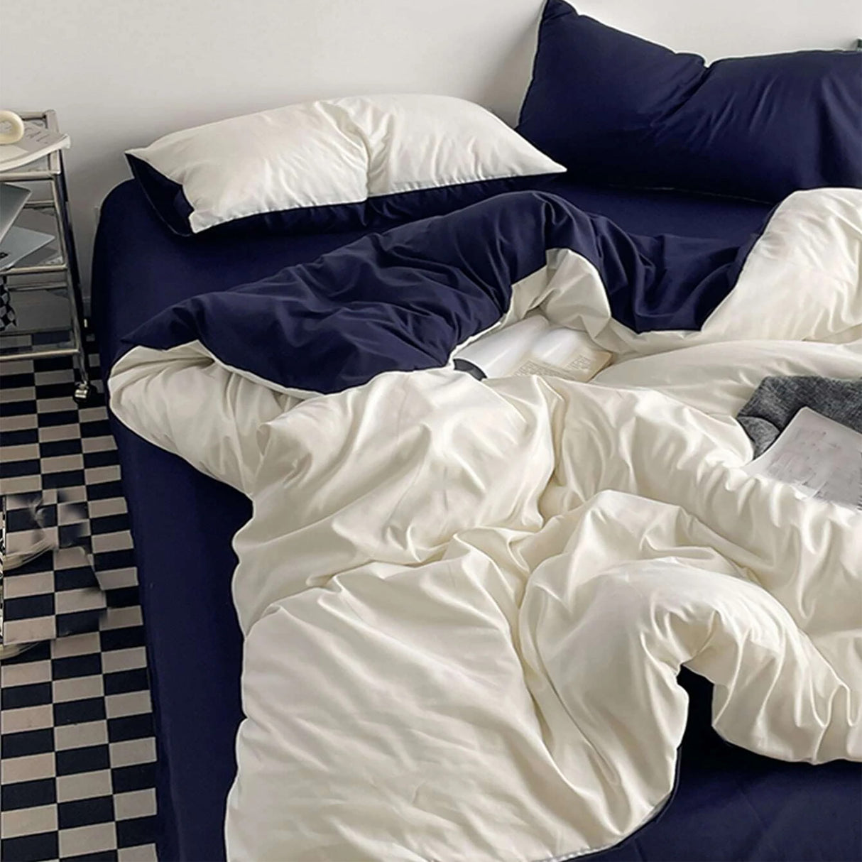 Duvet Lilis Azul Oscuro Blanco Para Cama Semidoble 120x190cm - Tendidos y Cubrelechos | Bylmo