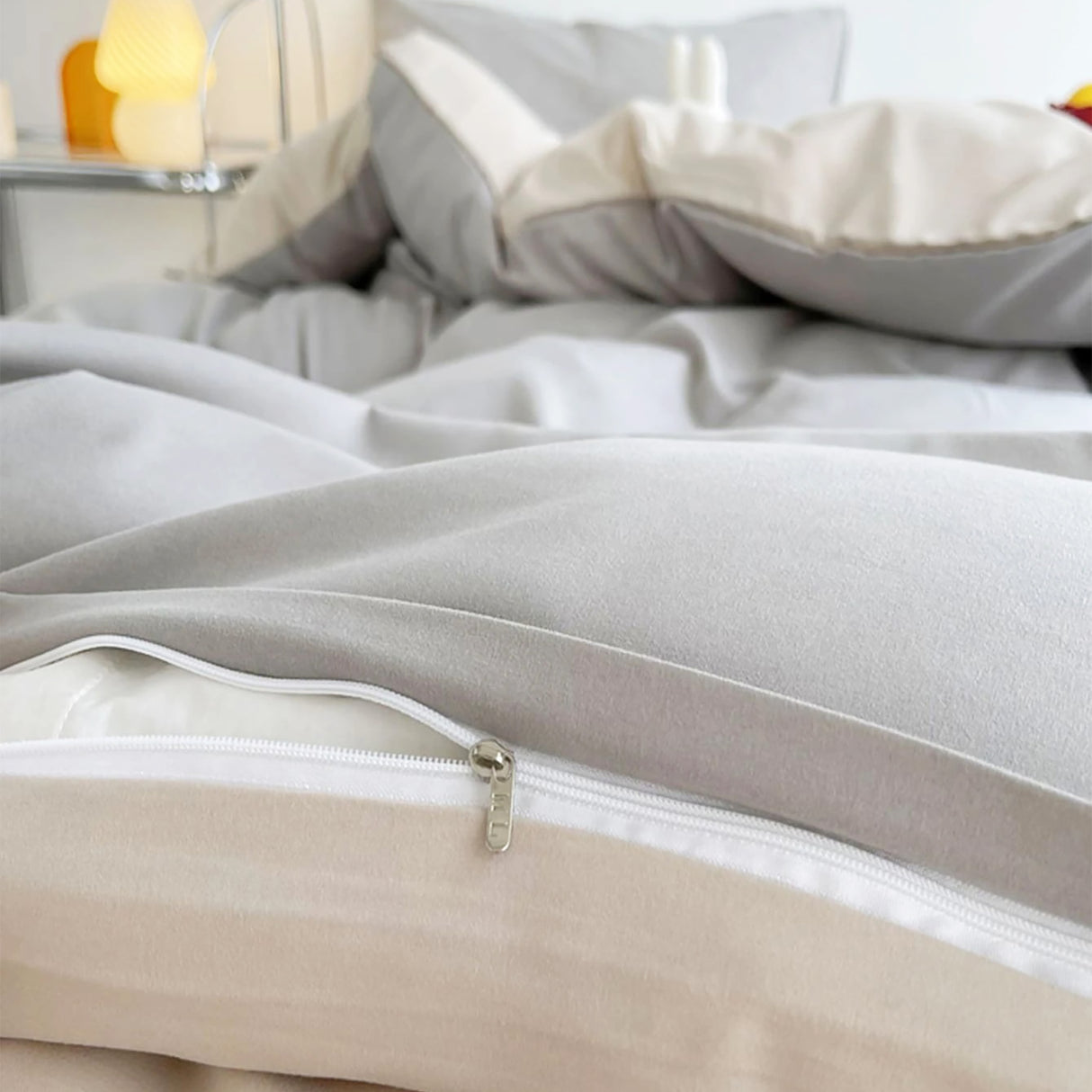 Duvet Lilis Gris Claro Beige Para Cama Doble 140x190cm - Tendidos y Cubrelechos | Bylmo