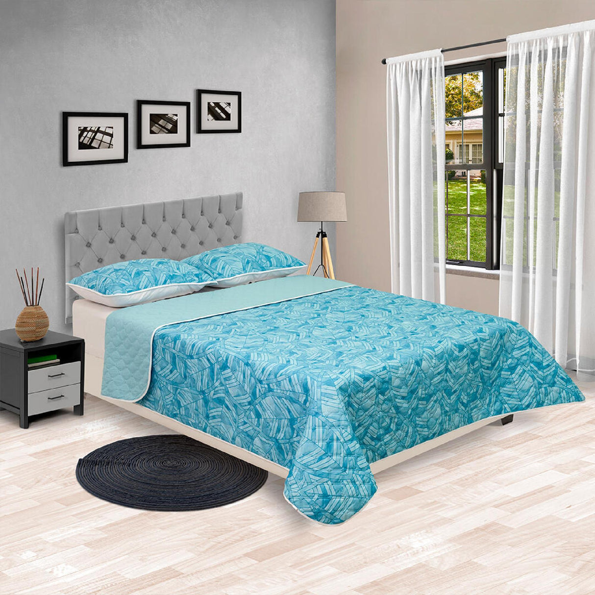 Cubrelecho Doble Faz Barcelona Azul Claro Para Cama King 200 X 200 Cm de Hojas - Tendidos y Cubrelechos | Bylmo