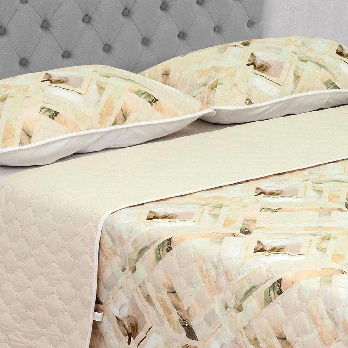 Cubrelecho Doble Faz Barcelona Beige Para Cama King 200 X 200 Cm de Rombos - Tendidos y Cubrelechos | Bylmo