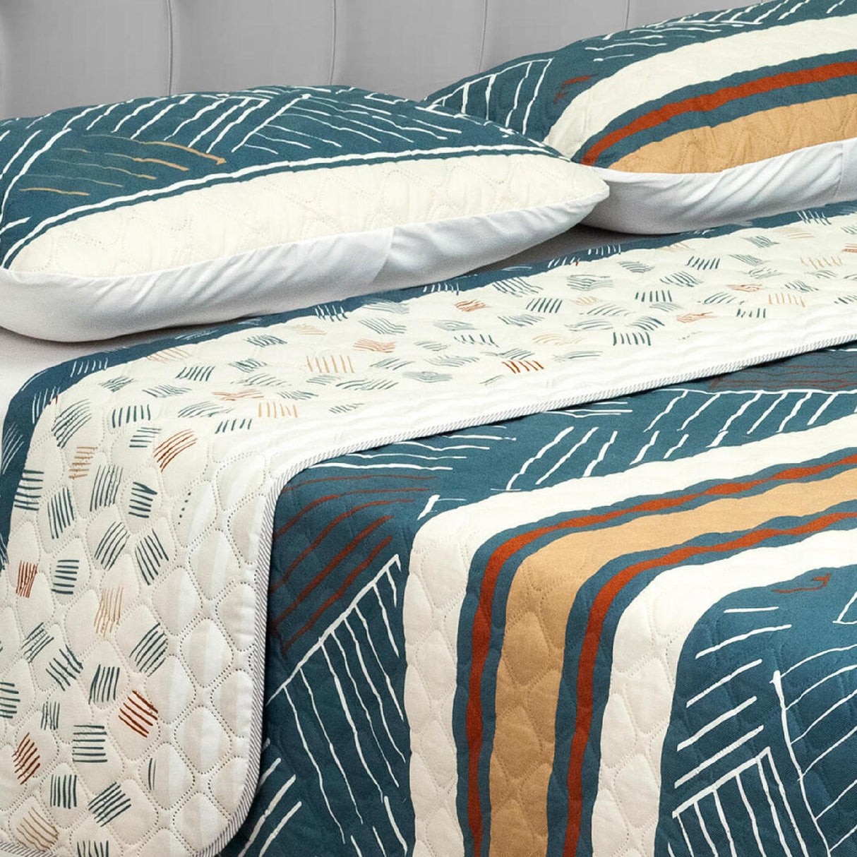 Cubrelecho Doble Faz Style Azul y Blanco Para Cama Doble 140 X 190 Cm de Líneas Entrelazadas - Tendidos y Cubrelechos | Bylmo