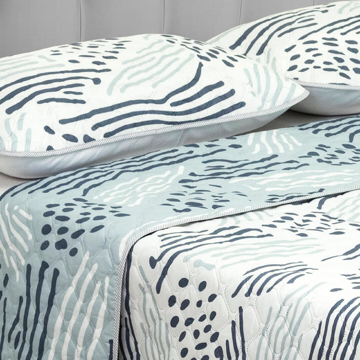 Cubrelecho Doble Faz Style Blanco Para Cama Queen 160 X 190 Cm de Puntos - Tendidos y Cubrelechos | Bylmo