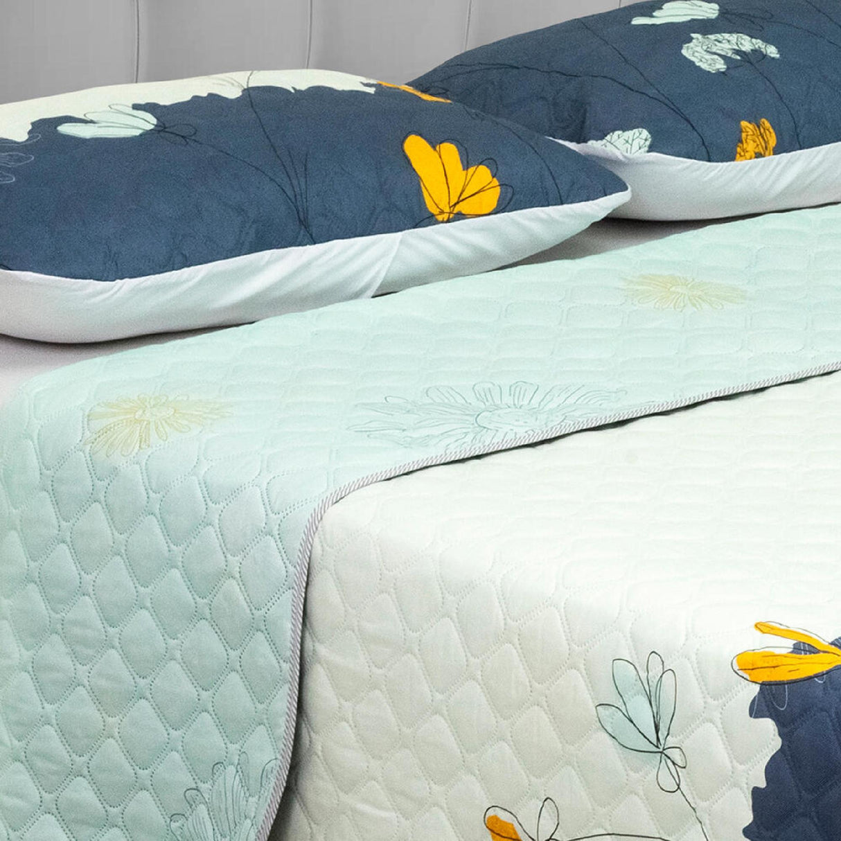 Cubrelecho Doble Faz Style Azul Aguamarina Para Cama Queen 160 X 190 Cm de Flores - Tendidos y Cubrelechos | Bylmo