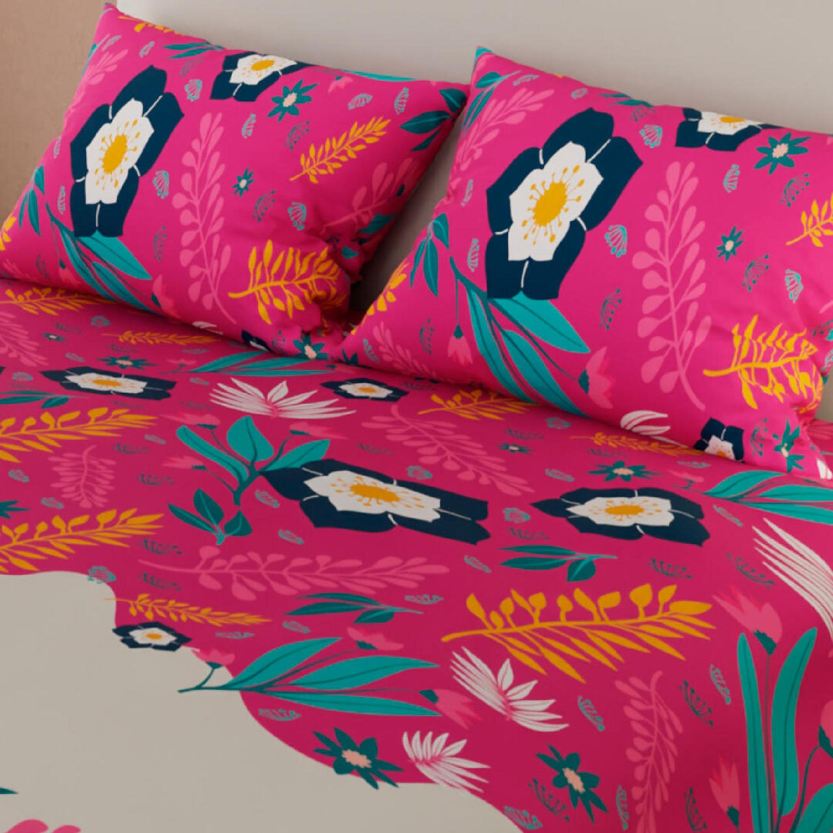 Combo Juego de Sabanas y Cortina Flores Fucsia y Blanco Para Cama Doble 140 X 190 Cm - SABANAS | Bylmo