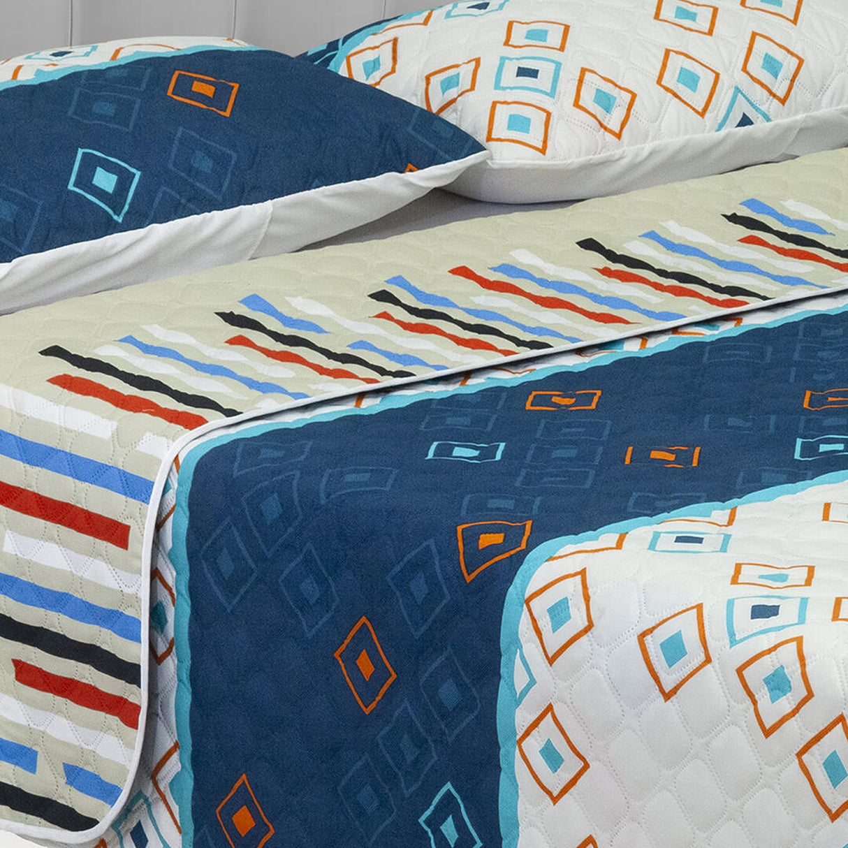 Cubrelecho Termosellado Blanco Hueso 140x190cm Doble Faz de Hexagonos - TENDIDOS Y CUBRELECHOS | Bylmo