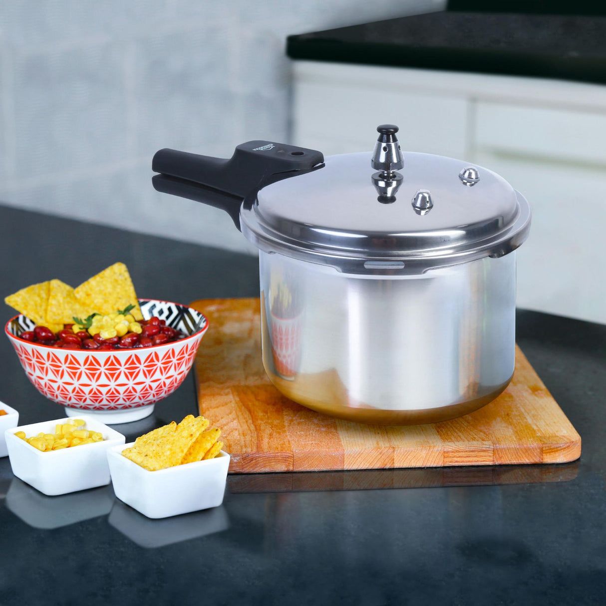 Olla de Presión Plateado y Negro 22.6x22cm De 4.2 Litros Apta para Inducción con Mango de Baquelita - OLLAS Y SARTENES | Bylmo
