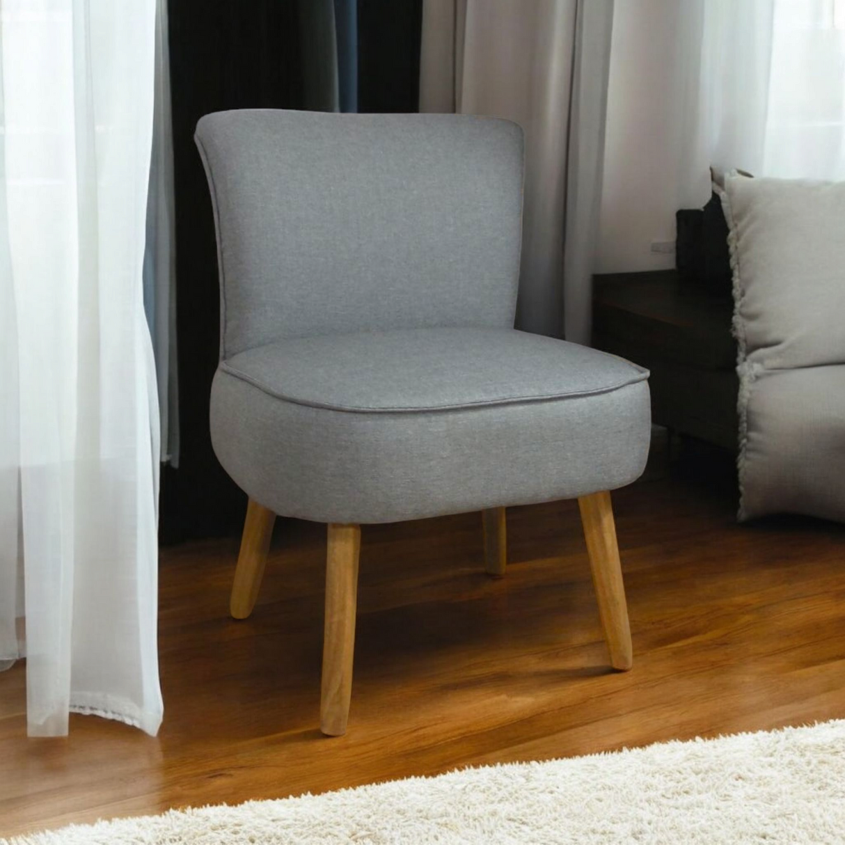 Poltrona Nikki Gris 63x77cm con Patas y con Tapizado Liso - SOFAS Y POLTRONAS | Bylmo