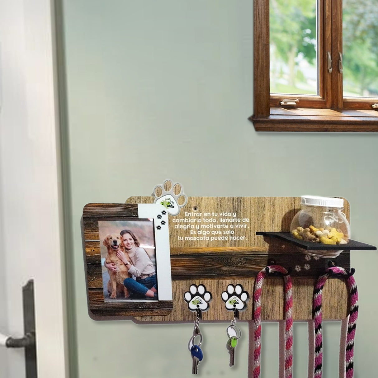 Repisa Perchero Pet Madera 47x15cm con Dos Ganchos y Portarretrato - PERCHEROS | Bylmo