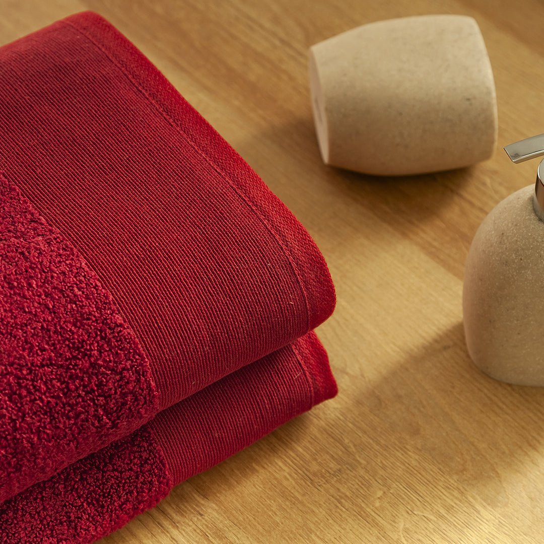 Toalla de Cuerpo Modha Vinotinto 70x140cm Fondo Entero - TOALLAS | Bylmo