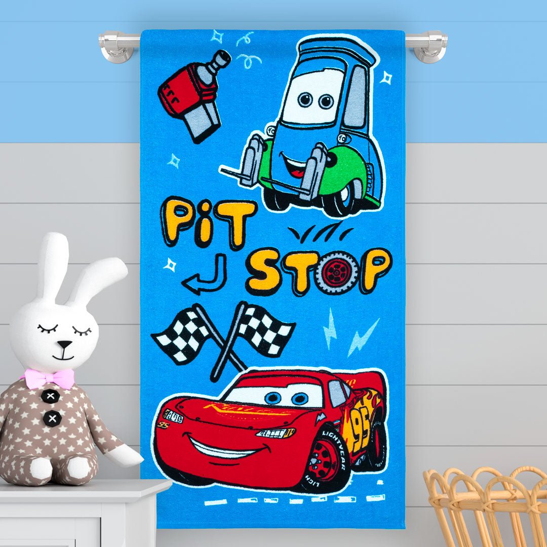 Toalla Infantil de Cuerpo Pit Stop Multicolor 60x120cm Rayo Mcqueen - TOALLAS | Bylmo