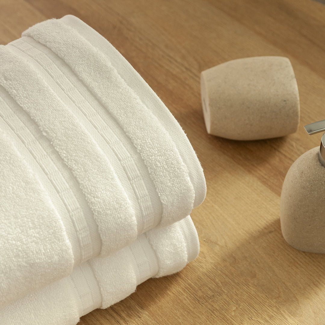 Toalla de Cuerpo Bamboo Blanco 70x140cm Fondo Entero - TOALLAS | Bylmo