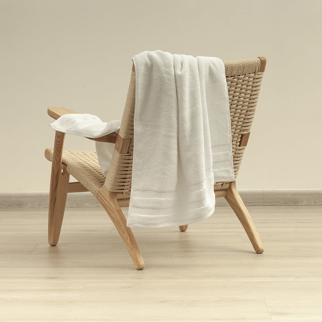 Toalla de Cuerpo Bamboo Blanco 70x140cm Fondo Entero - TOALLAS | Bylmo