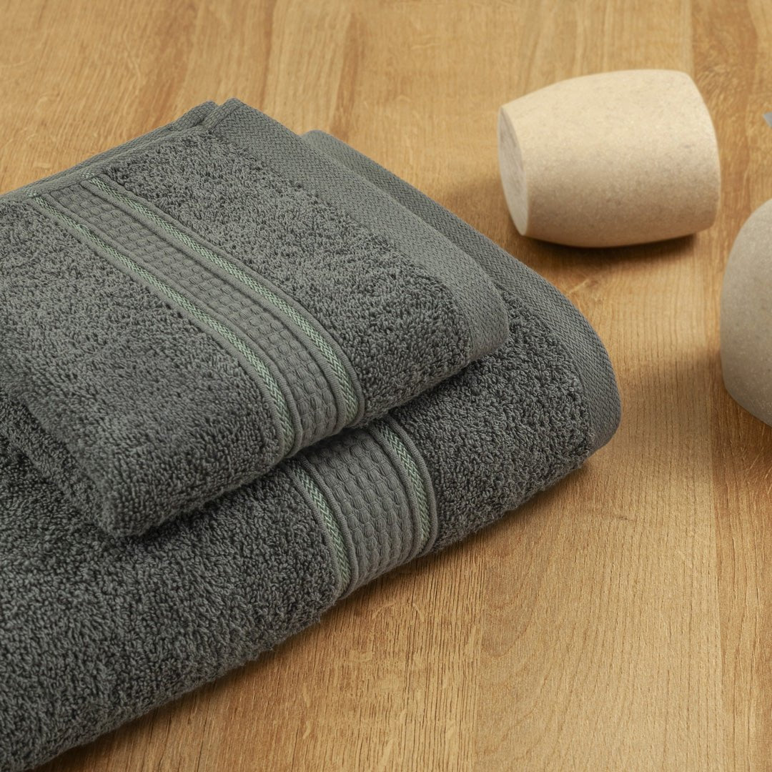 Toalla de Manos Senda Gris Humo 40x70cm Fondo Entero Extrasuave - TOALLAS | Bylmo
