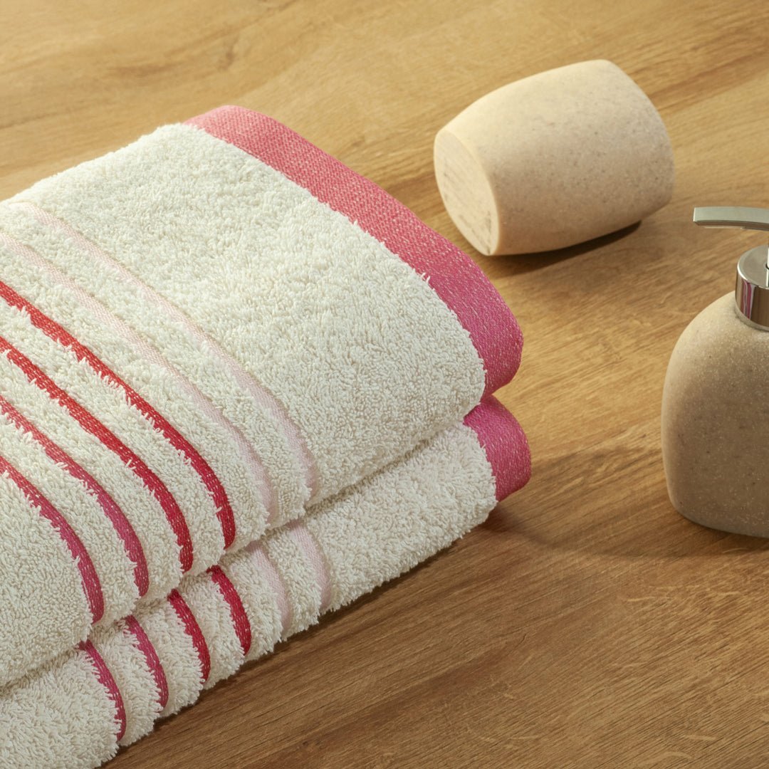 Toalla de Cuerpo Mediterráneo Crema y Fucsia 70x130cm Fondo Entero Extrasuave - TOALLAS | Bylmo
