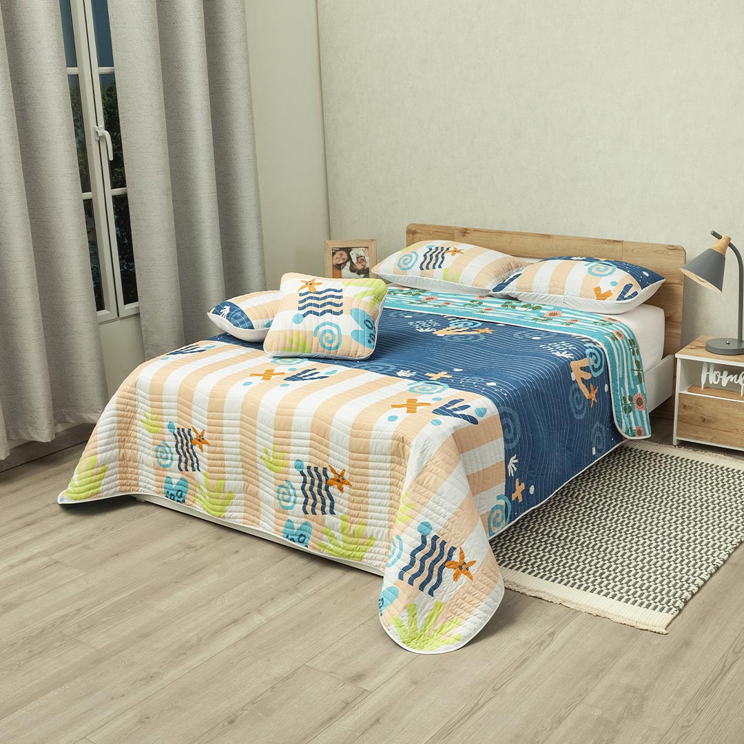 Cubrelecho Verano Eterno Azul y Blanco para Cama Sencilla 100 X 190 Cm Prensado de Flores - TENDIDOS Y CUBRELECHOS | Bylmo