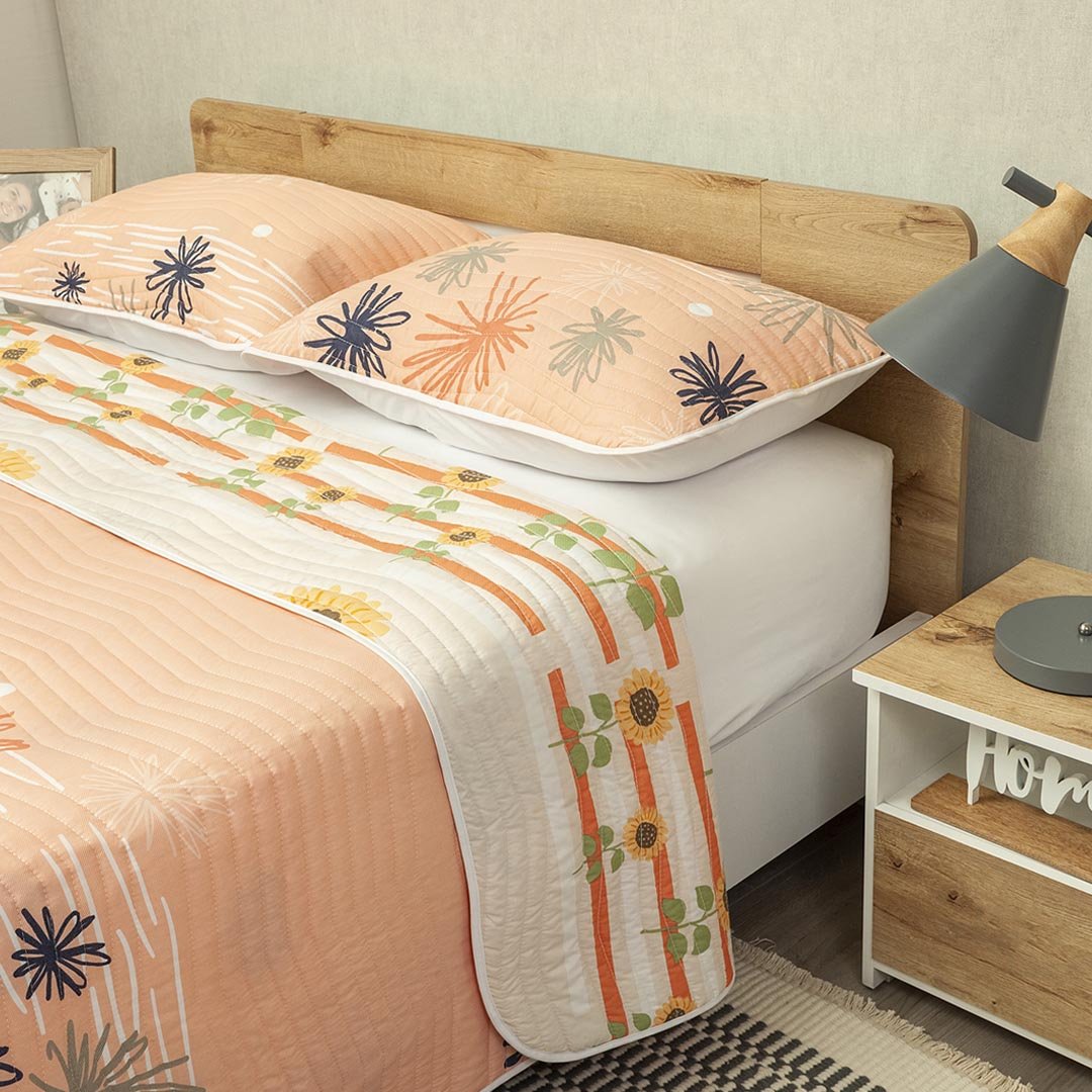 Cubrelecho Verano Eterno Beige y Naranja Claro para Cama Sencilla 100 X 190 Cm Prensado de Flores - TENDIDOS Y CUBRELECHOS | Bylmo