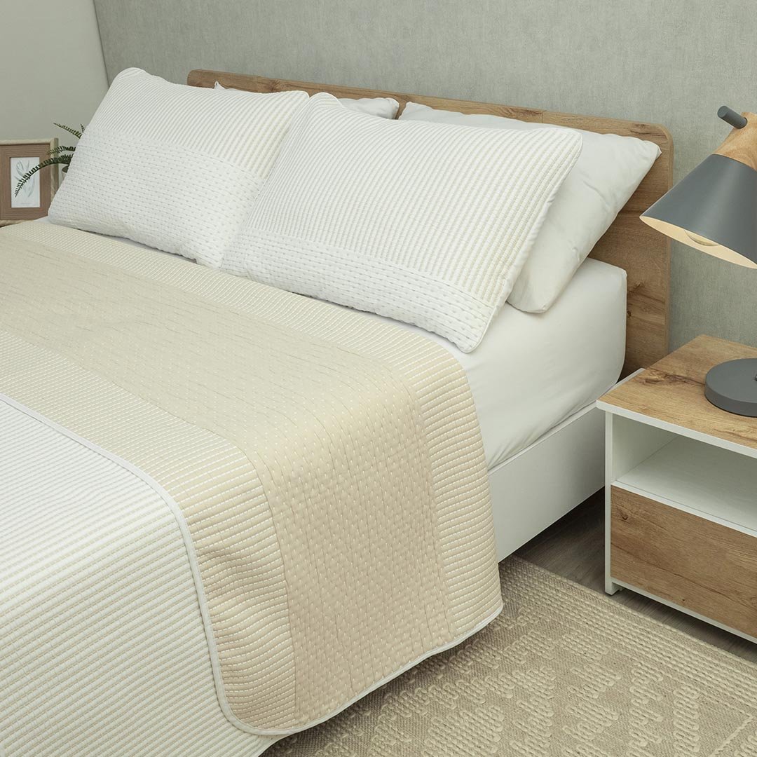 Cubrelecho Doble Faz Trama Arena y Blanco para Cama King 200 X 200 Cm Prensado Fondo Entero - TENDIDOS Y CUBRELECHOS | Bylmo
