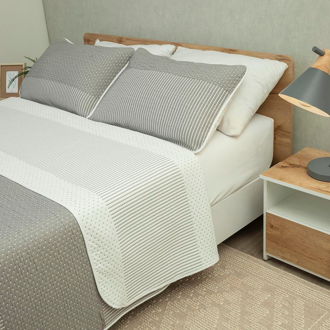 Cubrelecho Doble Faz Trama Arena Gris y Blanco para Cama King 200 X 200 Cm Prensado Fondo Entero - TENDIDOS Y CUBRELECHOS | Bylmo