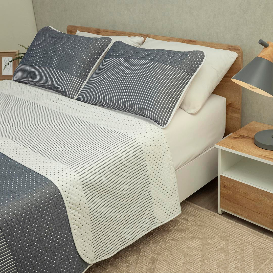 Cubrelecho Doble Faz Trama Arena Azul y Blanco para Cama Queen 160 X 190 Cm Prensado Fondo Entero - TENDIDOS Y CUBRELECHOS | Bylmo
