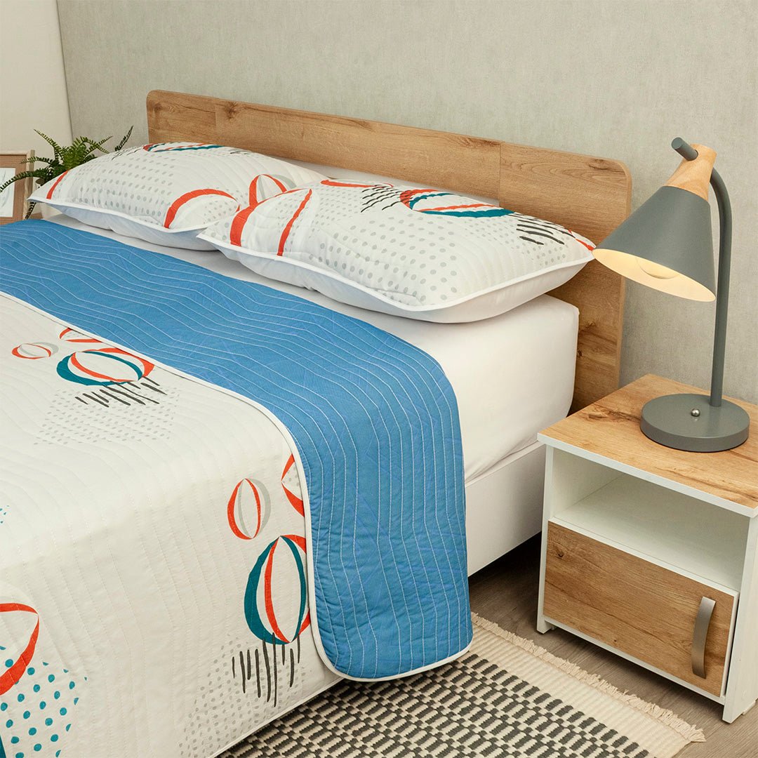 Cubrelecho Termosellado Giro Magnético Azul Oscuro y Blanco para Cama Semidoble 120 X 190 Cm Prensado de Figuras - TENDIDOS Y CUBRELECHOS | Bylmo