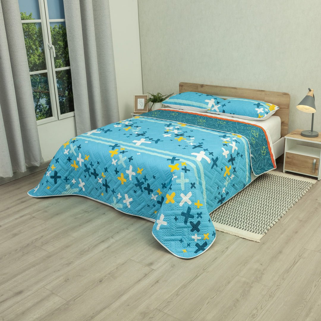 Cubrelecho Doble Faz Código X Urban Blanco y Azul para Cama Doble 140 X 190 Cm Prensado de Figuras - TENDIDOS Y CUBRELECHOS | Bylmo