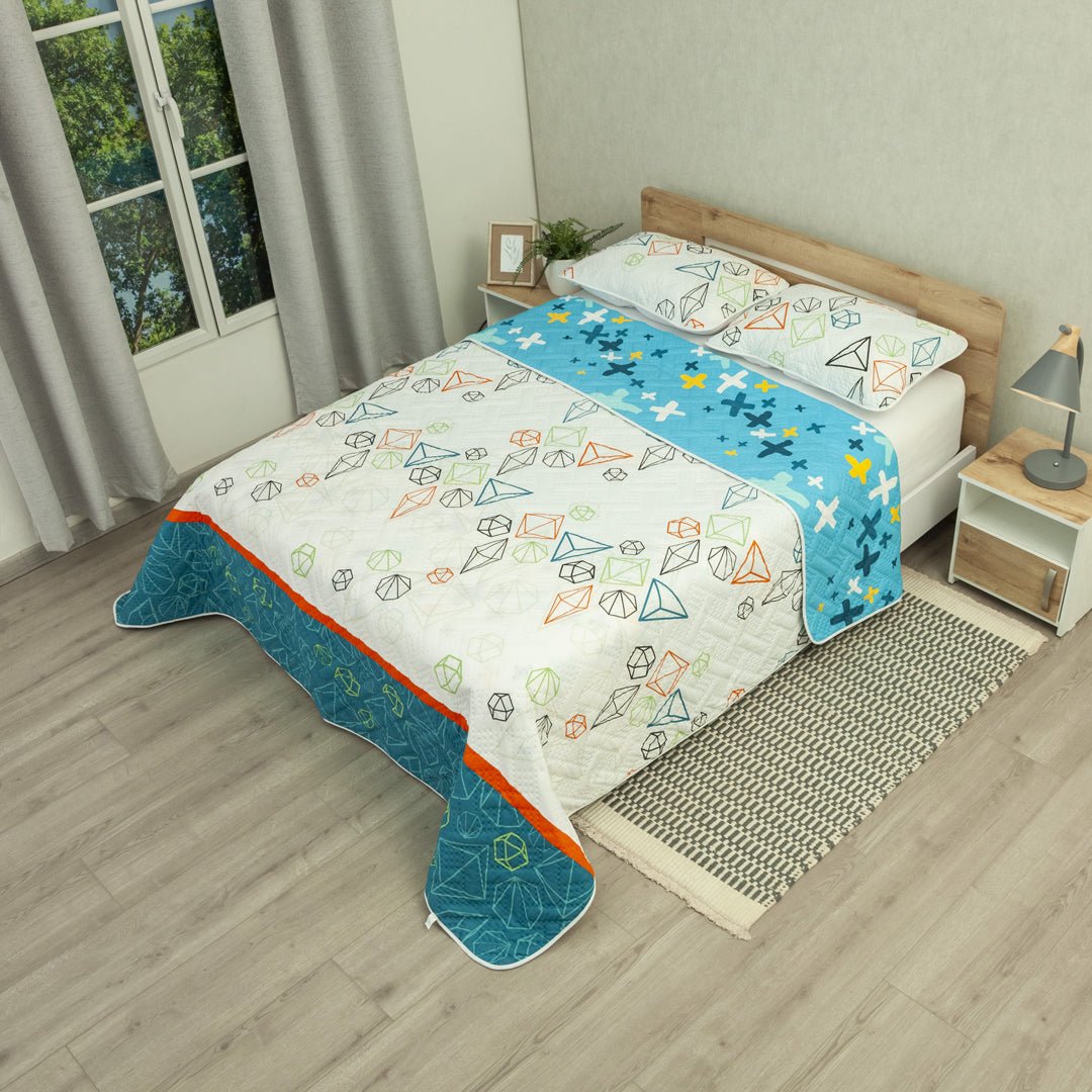 Cubrelecho Doble Faz Código X Urban Blanco y Azul para Cama Doble 140 X 190 Cm Prensado de Figuras - TENDIDOS Y CUBRELECHOS | Bylmo
