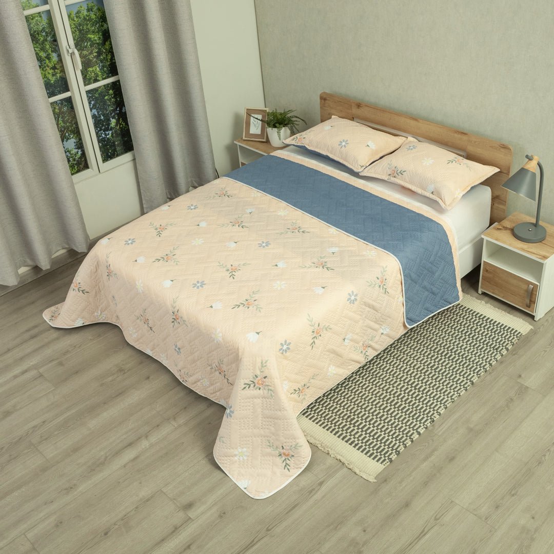 Cubrelecho Doble Faz Style Jardín Beige Claro y Azul Oscuro para Cama Doble 140 X 190 Cm de Hojas Y Flores - TENDIDOS Y CUBRELECHOS | Bylmo
