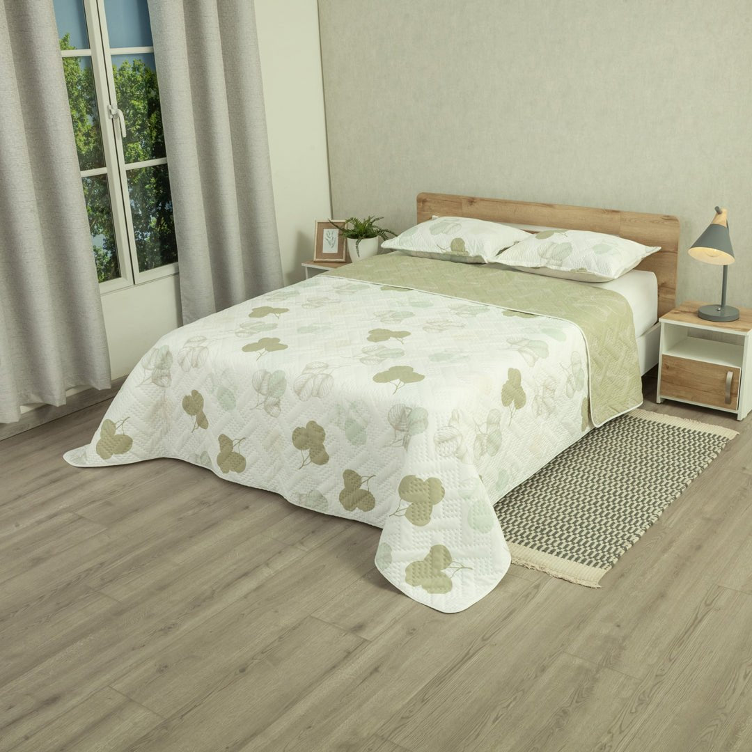 Cubrelecho Doble Faz Style Bosque Sereno Blanco y Verde grisáceo para Cama Queen 160 X 190 Cm de Hojas - TENDIDOS Y CUBRELECHOS | Bylmo