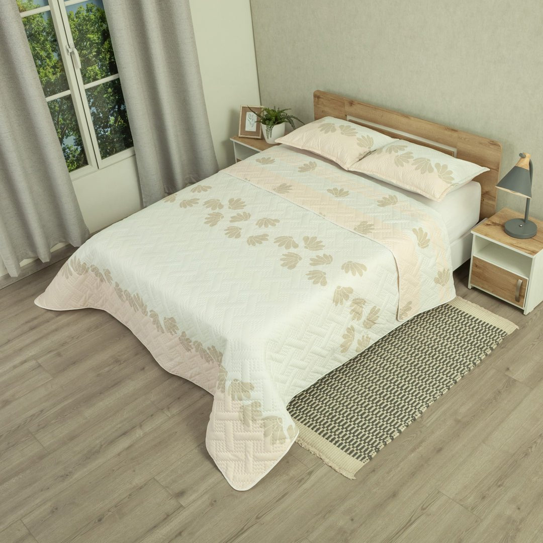 Cubrelecho Doble Faz Style Encato PAstel Rosa Claro y Blanco para Cama Queen 160 X 190 Cm de Hojas - TENDIDOS Y CUBRELECHOS | Bylmo