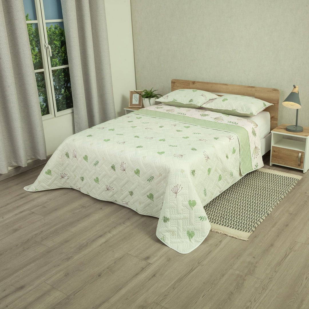 Cubrelecho Doble Faz Style Aura Natural Blanco y Verde Claro para Cama Queen 160 X 190 Cm de Hojas - TENDIDOS Y CUBRELECHOS | Bylmo