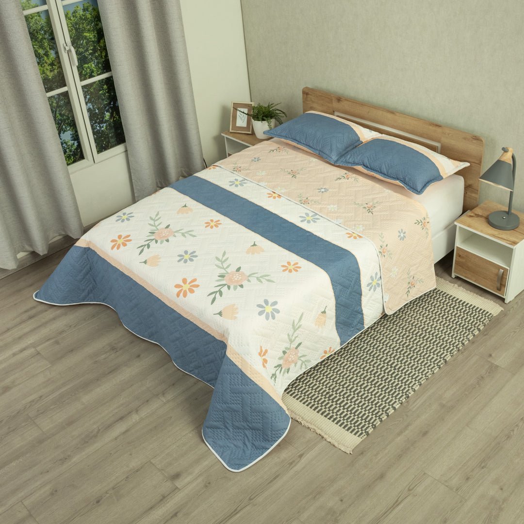 Cubrelecho Doble Faz Style Jardín Beige Claro y Azul Oscuro para Cama Queen 160 X 190 Cm de Hojas - TENDIDOS Y CUBRELECHOS | Bylmo