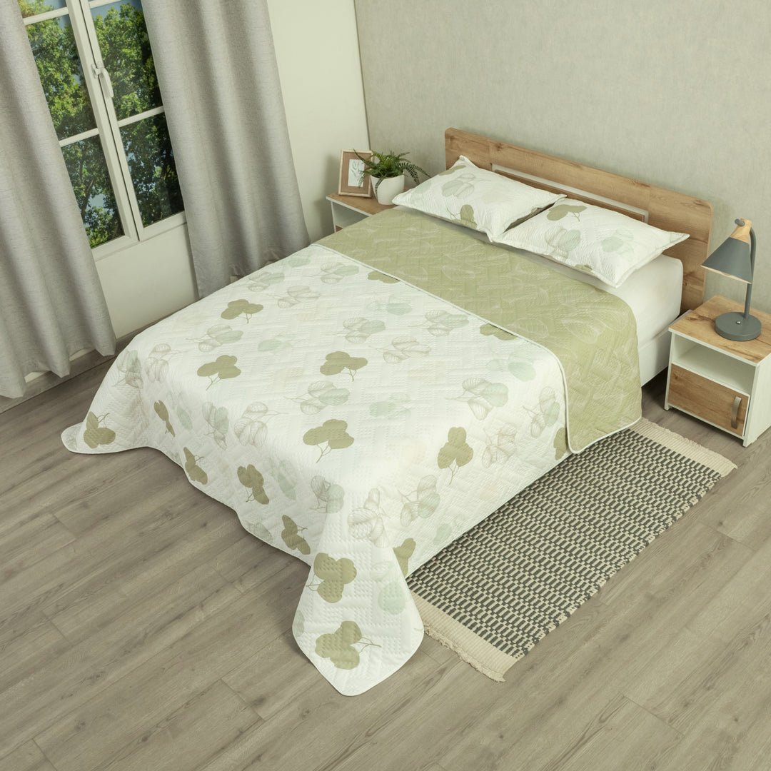 Cubrelecho Doble Faz Style Bosque Sereno Blanco y Verde grisáceo para Cama King 200 X 200 Cm de Hojas - TENDIDOS Y CUBRELECHOS | Bylmo