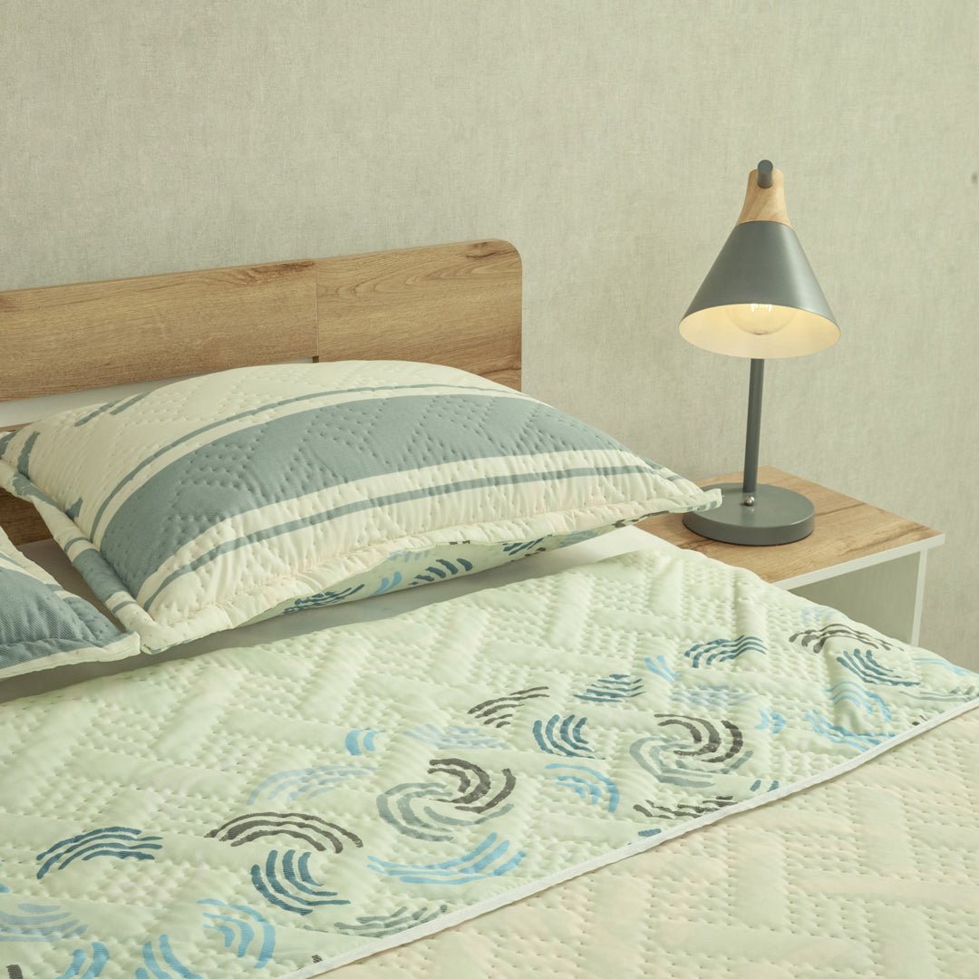 Cubrelecho Doble Faz Style Ocean Chic Blanco para Cama Semidoble 120 X 190 Cm de Lineas Ondulantes - TENDIDOS Y CUBRELECHOS | Bylmo