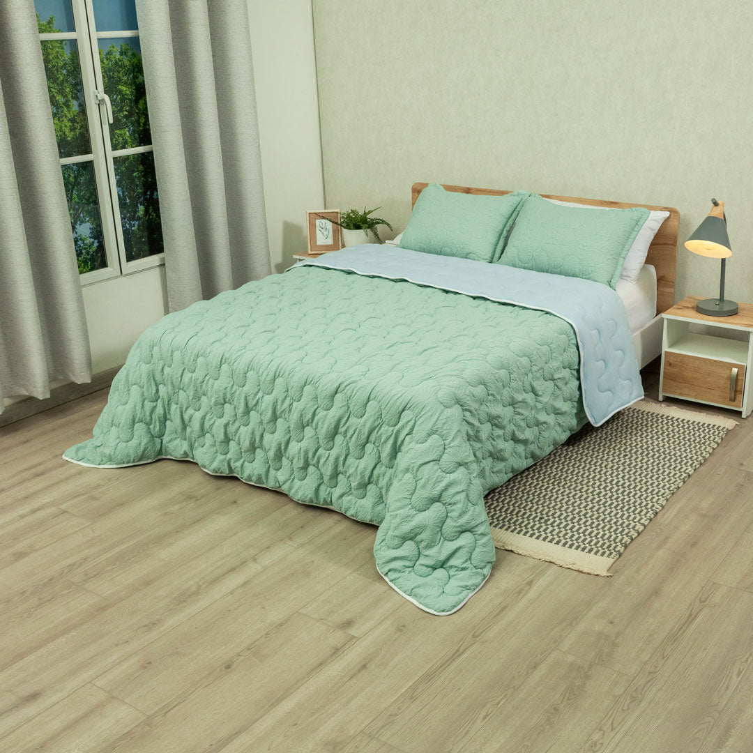 Cubrelecho Flora Verde y Azul para Cama Queen 160 X 190 Cm Fondo Entero - TENDIDOS Y CUBRELECHOS | Bylmo