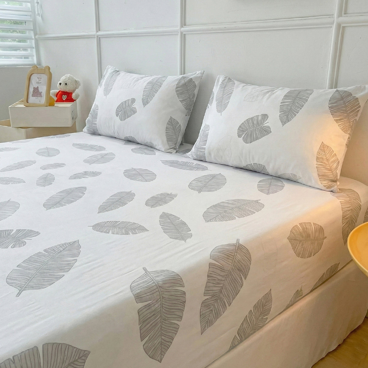 Juego de Sabanas Leaf Gray Blanco para colchón Doble 140 X 190 Cm 200 Hilos Con Elastico - SABANAS | Bylmo