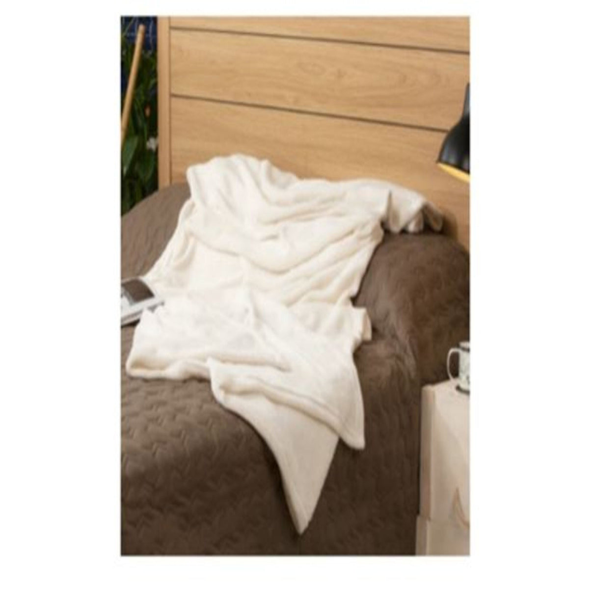 Cobija Flannel Fleece Beige 115x160cm Fondo Entero Suave y Ligera