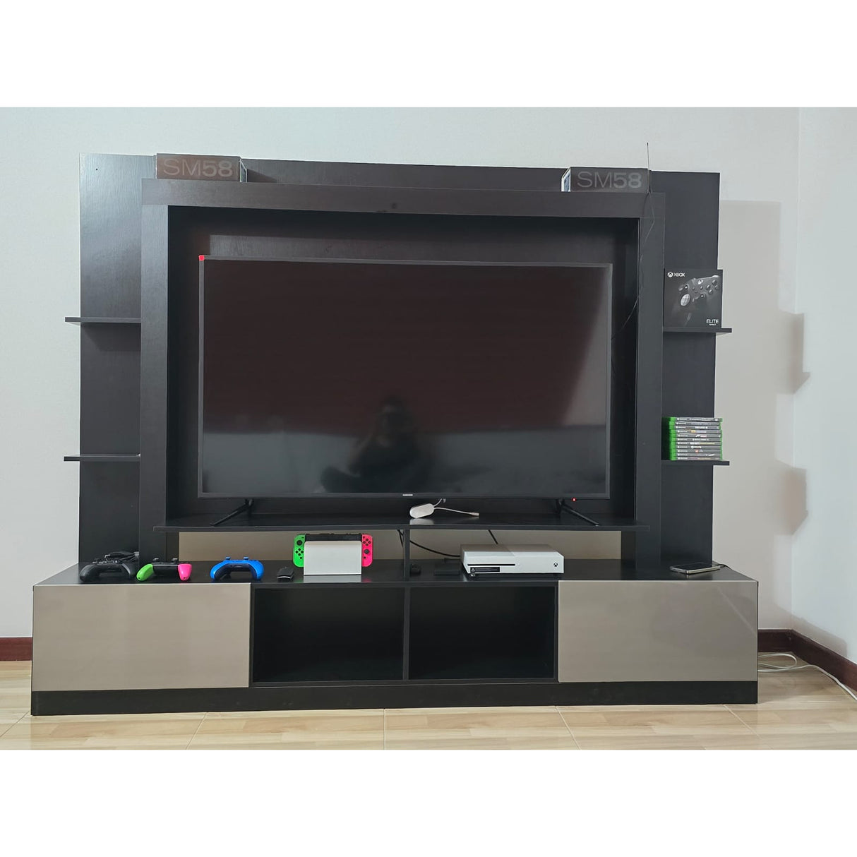 Centro de Entretenimiento Negro 213x171cm para TV Hasta 65" Pulgadas con Trece Compartimientos con Ranura para Cables