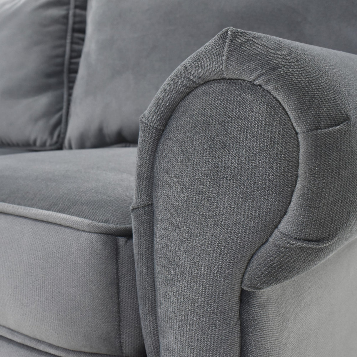 Sofá Lancaster Gris Denver y Matiz Natural 217x80cm de Tres Puestos sin Apoya Brazos