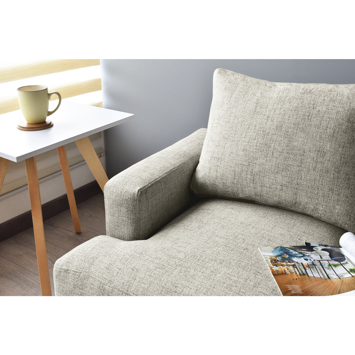 Sofá Lisboa Taupe Dicosta y Matiz Natural 192x85cm de Tres Puestos con Apoya Brazos