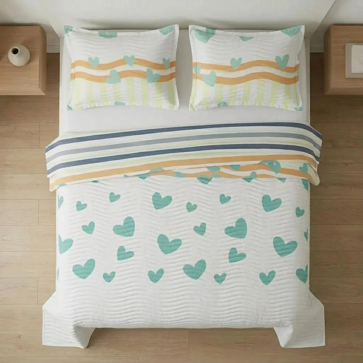 Cubrelecho Entre Dos Amores estampado corazones semidoble 120x190 cm doble faz microfibra