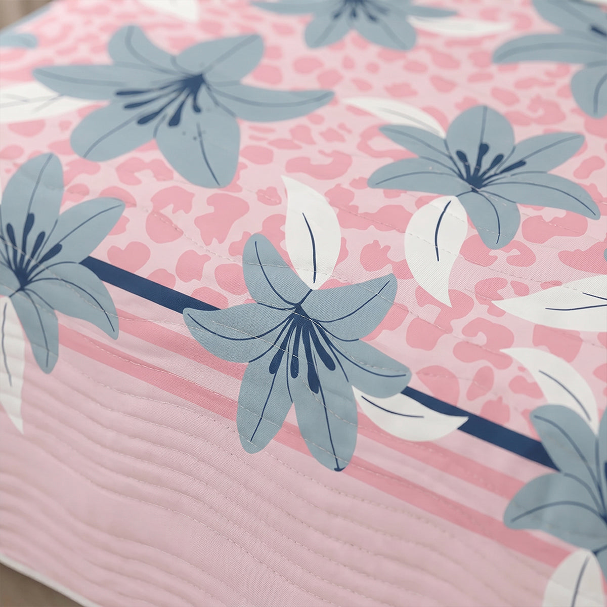 Cubrelecho para cama doble rosado Brisa de Lirio acolchado doble faz 140x190 cm