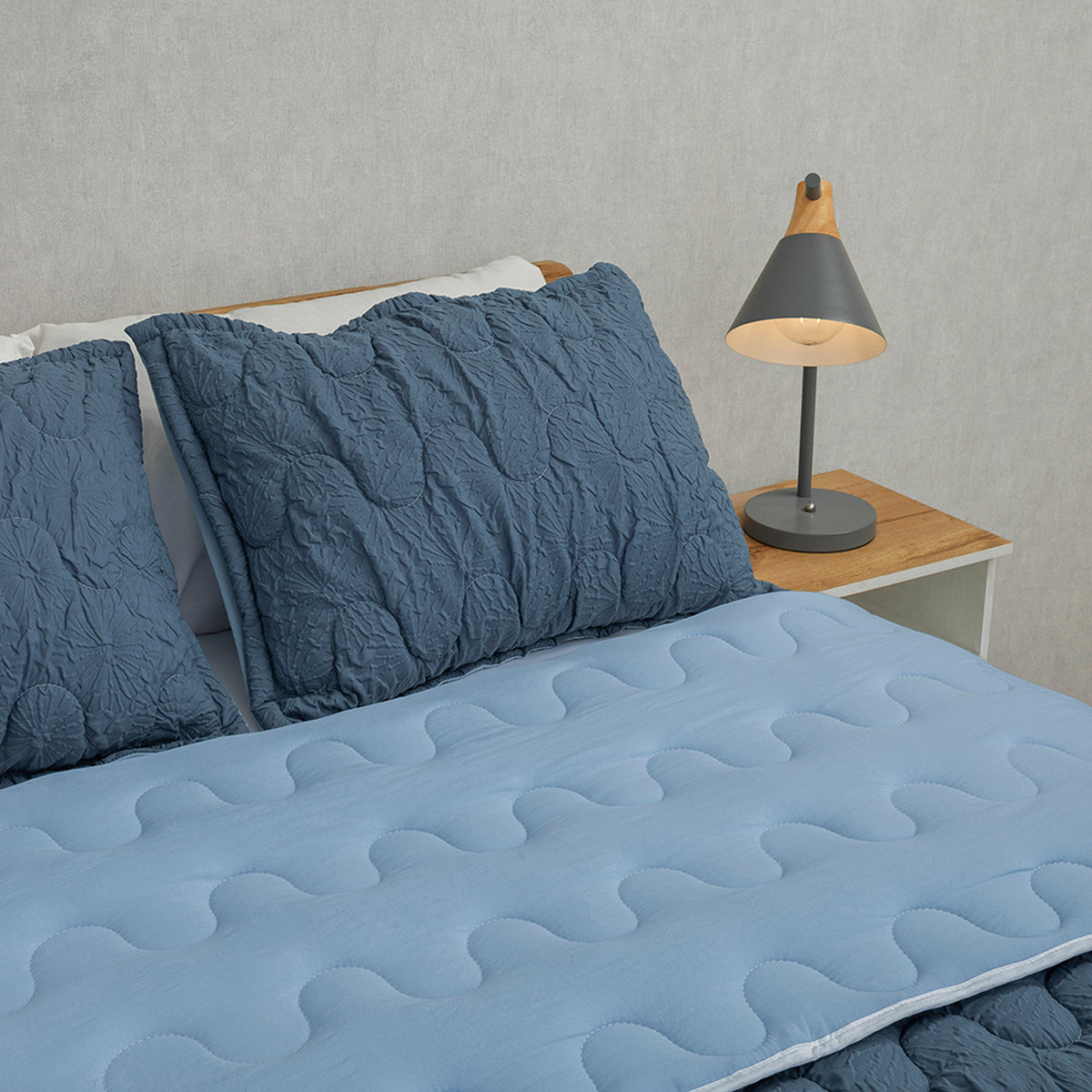 Cubrelecho king azul Flora 200x200 cm superacolchado con 2 fundas