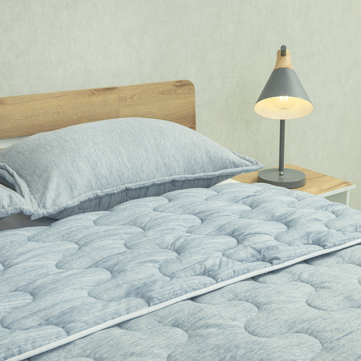Cubrelecho acolchado azul Equilibrio queen 160x190 cm doble faz microfibra