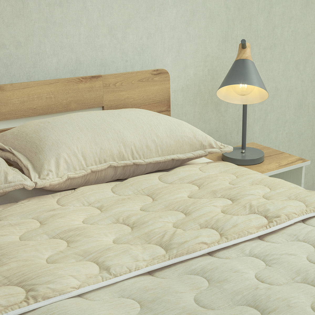 Cubrelecho acolchado crema Equilibrio queen 160x190 cm doble faz microfibra