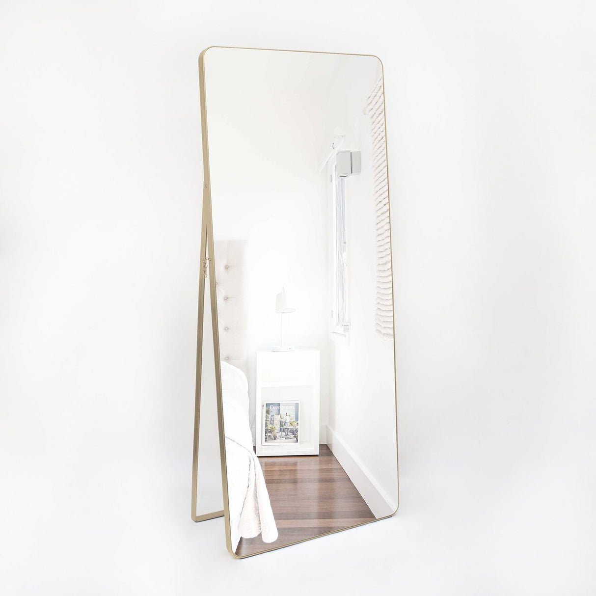 Espejo de Piso Tanger Dorado 50x150cm Rectangular con Marco Metálico - Espejos Decorativos | Bylmo