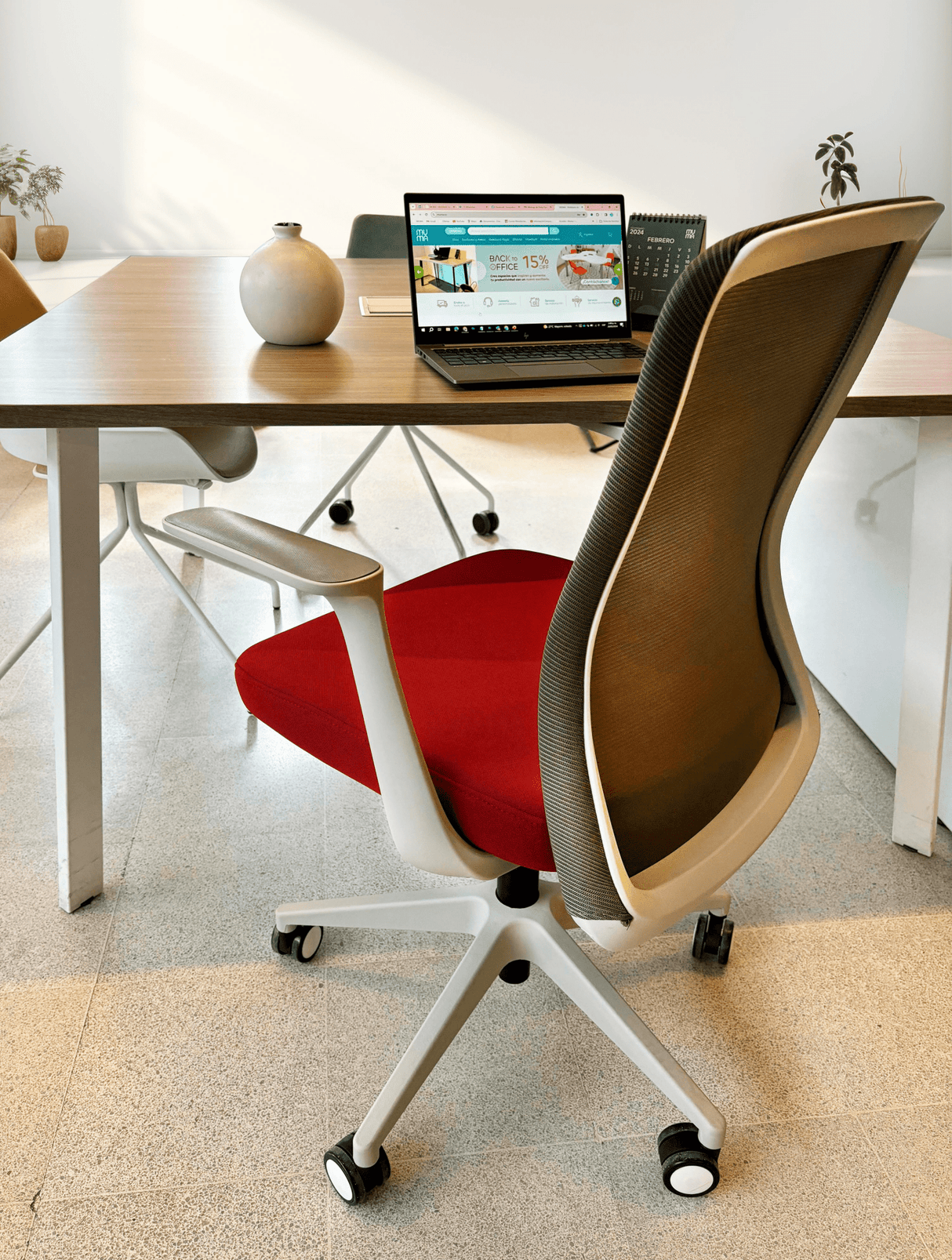 Silla de Oficina Kenvo Ergonómica Vinotinto 64x95 cm. - Sillas de Oficina | Bylmo