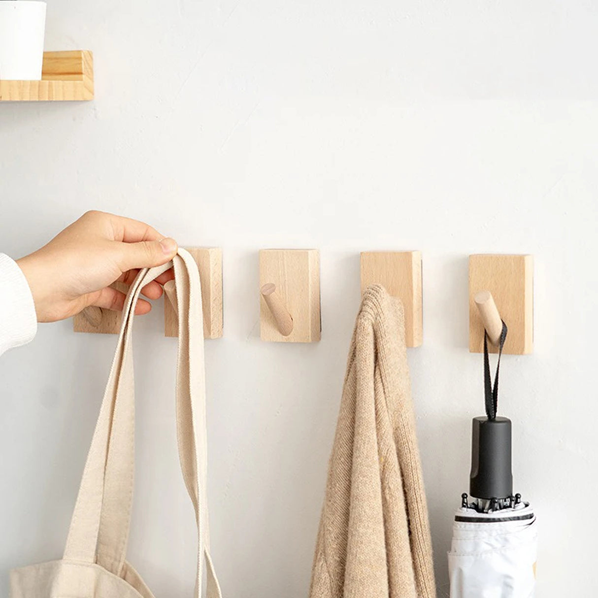 Set de 5 Ganchos Astilva en Madera de Pino 4x7 cm Moderno - Repisas y Percheros | Bylmo